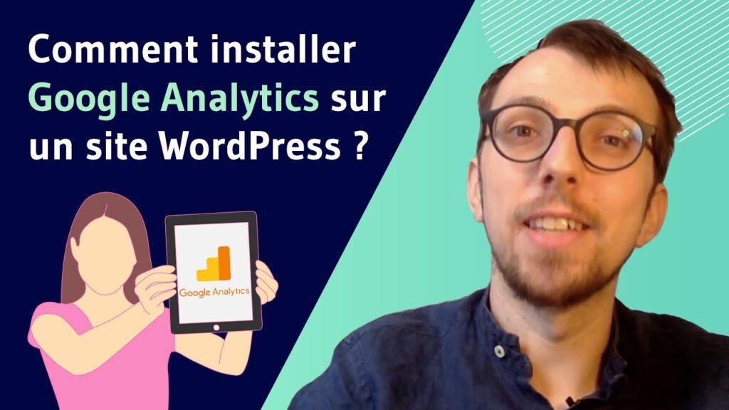 Homme souriant portant lunettes présentant Google Analytics sur smartphone