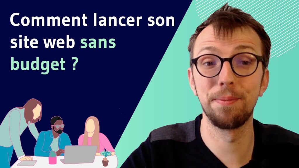 Homme portant lunettes souriant face caméra, arrière-plan turquoise